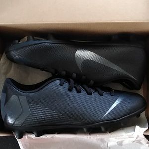 Men's size 7 soccer cleats